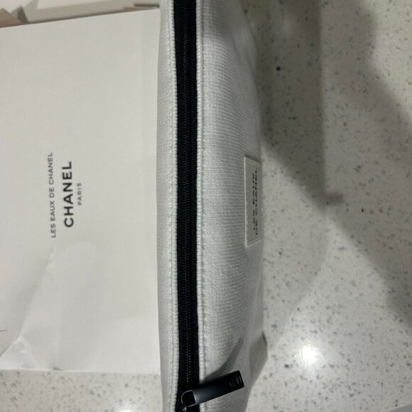 Authentic Licensed CHANEL Cosmetic Travel Bag Set filled with 10 Chanel gifts - Picture 5 of 14